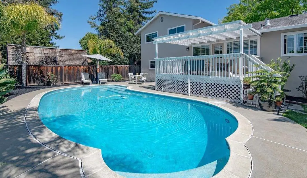 Pool service in Livermore, CA
